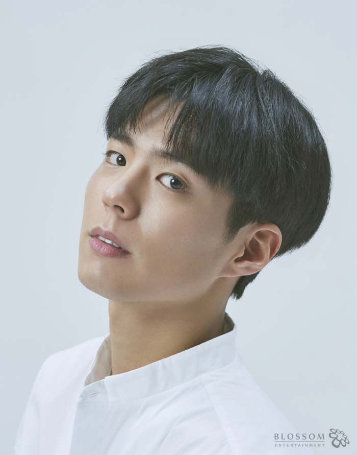 Actor Park Bo-gum makes a special appearance in Itaewon Klath.JTBCs Itaewon Klath told the press that Park Bo-gum will make a special appearance on Drama. The film is already finished.Park Bo-gums surprise appearance of Itaewon Klath was concluded with a relationship with Kim Seong-yoon PD, who directed Drama Gurmigreen Moonlight.Kim PD is currently in charge of directing Itaewon Clath.Park Bo-gum was previously found to be in the small screen with Itaewon Klath in about a year and two months after tvNs Boyfriend.Park Bo-gum is currently filming TVN Youth Record.