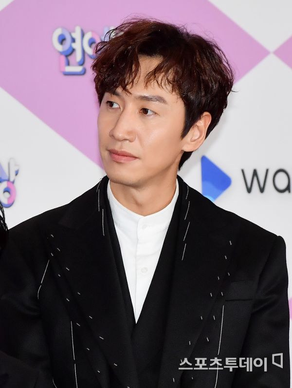 Actor Lee Kwang-soo will return to the Running Man.Lee Kwang-soo has finished filming SBS entertainment program Running Man on the 16th, and he will be able to see it from the broadcast on the 22nd, said an official from the agency King Kong by Starship.We are not fully recovered at the moment. We will avoid radical movements, and we will do treatment and shooting.Earlier, Lee Kwang-soo was in contact with a signal violation vehicle while traveling on a personal schedule on the 15th of last month. He was diagnosed with a right ankle fracture and devoted to treatment.