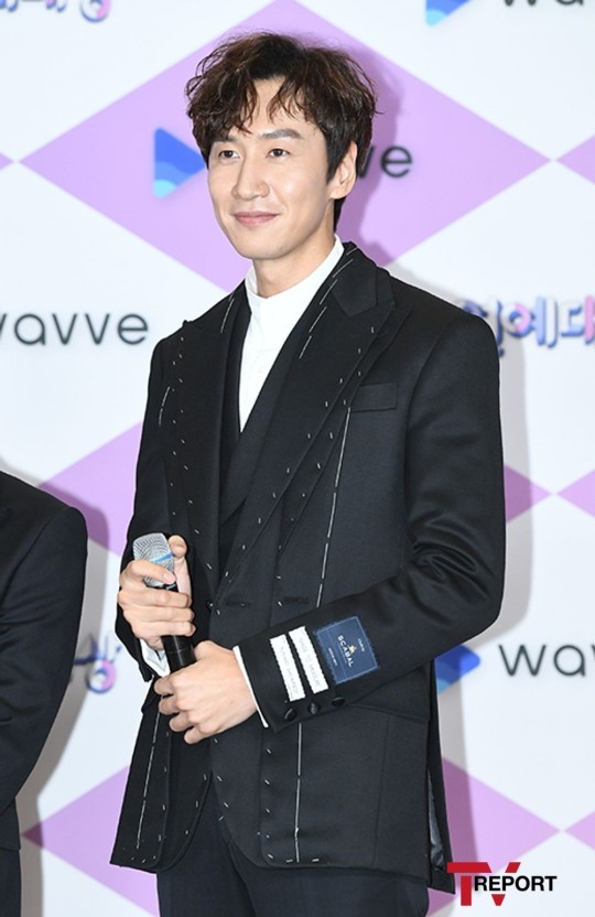 Actor Lee Kwangsoo, who has been Acident, will return through SBS Running Man next week.Lee Kwangsoos agency, King Kong Entertainment, said on the 16th, Lee Kwangsoo is returning to Running Man. The condition has improved a lot, but it is not a complete recovery.We are still working on the treatment, and we are careful, he said.On Running Man broadcast on the 15th, next weeks trailer was released, and Lee Kwangsoo was expected to return.Lee Kwangsoo, who is still on crutches, did not seem to have been cured, but was full of energy, especially a madman on his return to the ancient Running Man (?), and his performance was more anticipated by the subtitle Kwangsoo.Lee Kwangsoo is not cured, but appears to have quickly returned to his affection and willingness to Running Man.He is in a position to participate in the line that does not go to the body for the time being and to be careful.Lee Kwangsoo was in contact with a signal-breaking vehicle on February 15, so he was diagnosed with a right ankle fracture and has been treated.As a result, Lee Kwangsoo did not attend the recording of Running Man for two consecutive weeks.On behalf of the members, Yoo Jae-seok said, Kwangsoo was injured in his ankle and could not participate in the recording.I need to have surgery, he said. I hope you will recover well and return to health quickly. 