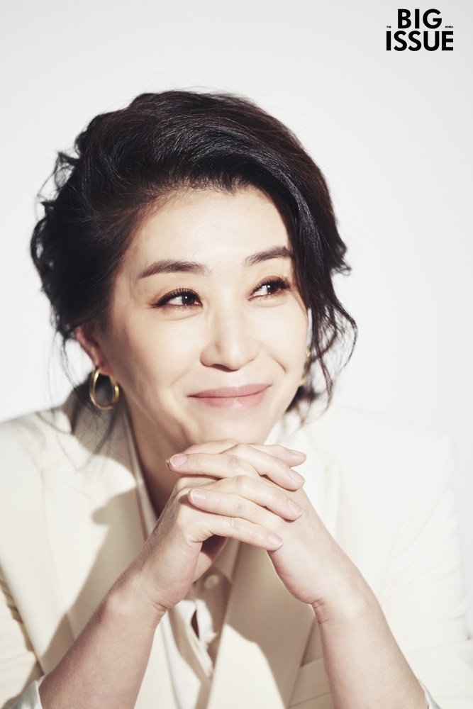 A special picture of Actor Kim Mi-kyung has been released.Magazine Big Issue selected the cover of issue 223 as a picture of Actor Kim Mi-kyung in commemoration of World Womens Day on March 8.Kim Mi-kyung, who has been active in drama, film, and play stage, has frequently appeared as a woman who pioneered professional fields such as blacksmiths, nurses, and sea ladies in her works.In the Play Han Cryptology, he showed 13 roles per person. In the movie 82, Kim Ji Young appeared as Ji Youngs mother immature and made a deep impression on many people.Kim Mi-kyung, who has shown the life and appearance of Korean women through various works, photographed the picture for World Womens Day and radiated his own image, not anyones mother.Kim Mi-kyung showed off his wonderful charisma by digesting 100% of the proud and wonderful concept of this picture.Kim Mi-kyung, who wants to show real, humanistic act, is in this interview with TVN drama Hibye, Mama!Kim Mi-kyung also confided in her concerns about the genus Acting, saying she trying to come true to the heart of her mother who lost her child.Also, for the second time, Kim Tae-hee, who plays a daughter who is breathing together, praised him as very brave actor.Kim Mi-kyung expressed his desire to take on the role of a proper villain, saying, I think it is close to the hacker of the drama Healer or the character of Taewang Sasingi Basson.Kim Mi-kyung also expressed confidence that he could play any role regardless of age.Kim Mi-kyung, who is a 35-year-old Actor but increasingly difficult to act every day, said, It is most important to show your sincerity in Acting.Kim Mi-kyungs interviews with the pictorials can be found in Big Issue 233.Photo: Big Issue