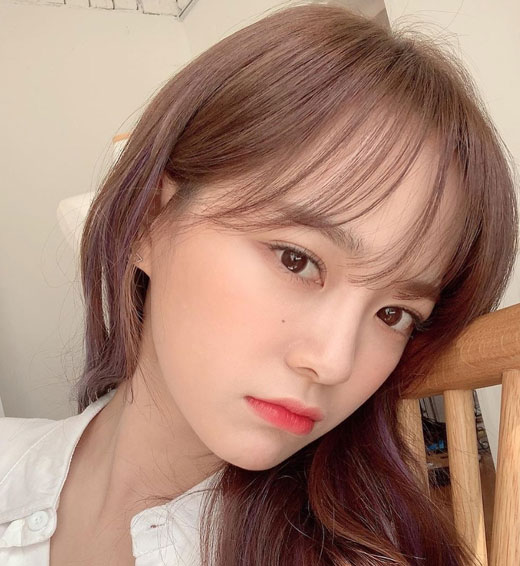 Kim Se-jeong, a member of girl group Gugudan, boasted a pure beautiful look.Kim Se-jeong posted a number of photos on his personal Instagram on the 17th with an article entitled Today is Finally.Kim Se-jeong in the open photo is winking with big eyes staring at the camera closely.The netizens who watched this made various comments such as I look forward to singing, I am excited about beautiful looks and I am getting more beautiful.Meanwhile, Kim Se-jeong releases his first solo mini album, Powders, at 6 p.m. today (17th).