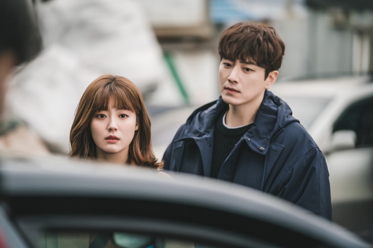 365 Lee Joon-hyuk and Nam Ji-hyun show off a different air-conditioning chemistry.MBCs new monthly drama 365: A Year Against Fate (director Kim Kyung-hee, playwright Lee Seo-yoon, Lee Soo-kyung, and hereinafter 365) released a still cut that captured the scene of Susa, which was co-operated by Lee Joon-hyuk and Nam Ji-hyun, ahead of the first broadcast on March 23.365 is a drama depicting the mystery survival game of those who have been trapped in an unknown fate when they returned a year ago dreaming of a perfect life.Based on the interesting material called Life Lisset, it is expected to maximize the charm of genres by offering suspense, thrill, and entertainment fun to tighten the breath.Lee Joon-hyuk plays the detective topography of the homicide class for the seventh year, and Nam Ji-hyun plays the popular webtoon writer Gahyeon.Gahyeon, who is suffering from an injustice when he thinks that he has everything from topography, wealth, honor, love and friendship that faces the greatest crisis of his life due to the death of a team member who thinks like a family.They dream of a different life than before and decide to Lisset to return life to the past year.For those who have since shared a special experience called Lisset, mysterious events continue to unfold in succession.Therefore, the steel cut that was released this time captures the attention because it foresaw the special coordination chemistry of Lee Joon-hyuk and Nam Ji-hyun.To raise the expectation of prospective viewers waiting for the first broadcast of 365 to what events have occurred to the two people connected to Lisset and what they are investigating.Among them, the two people who are staring at the screen in the cell phone are feeling the intimacy like a partner who seems to have co-worked together for a long time.Those who are concentrating on the investigation without stopping while walking together are creating an atmosphere like a veteran Susa combo, making them more excited about the chemistry of those who will be drawn in the drama.As such, the encounter between Lee Joon-hyuk and Nam Ji-hyun, both actors, in itself, stimulates the expectation psychology infinitely.Lee Joon-hyuk and Nam Ji-hyun show co-work that skeeps if they look at each other so that they do not need rehearsals, as well as showing perfect ensemble performances by exchanging ambassadors and gestures.Park Su-in