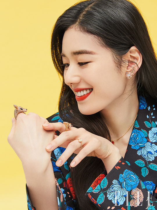 <p>Actor Jung Eun-chae with Elle 4 cover, garnish.</p><p>Jung Eun-chae is a French high jewellery brand with this cover photoshoot in Jung Eun-chae is a colorful jewelry with a modern yet stylish look to digest. Especially in public with the cover cut is Jung Eun-chaes white skin and red dress, jewelry and a beautiful charisma and performance.</p><p>4 on holiday together in a cylinder in an interview, Jung Eun-chae is shooting a drama for “era settings, including a variety of factors, thanks to the fresh feel that works. For the smoke to stop I STORY How to be wondering”that said.</p><p>A long time Actor in order to live must be important criteria asked questions on “work and daily balance of that game likely to be important. Actor not when I have to be hard Actor to work when you shake no you can concentrate,”he answered Jung Eun-chae. “Bill Nye the S to with your feelings or Mind Games Virtue think a lot of people it seems. Id rather frankly mind want to Express. Than yourself more freely can be exposed to was”and to think of yourself exposed</p>