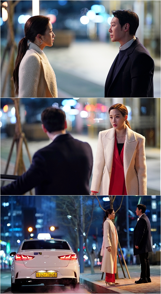 MBCs Memory Act of the Man (directed by Oh Hyun-jong, Lee Soo-hyun/playplayplay by Kim Yoon-joo, Yoon Ji-hyun/produced Green Snake Media), which is scheduled to air on March 18, is an over-Memory syndrome, and it is an anchor that remembers 8760 hours a year, 365 days a year(Kim Dong-wook) and the rising star, He Jin (Moon Ga-young), who lives with passion, overcome the wounds.Kim Dong-wook is the next generation national anchor of Memory syndrome, lee jung-hoon, which remembers all the time., Moon Ga-young plays the role of filterless issue maker Actor He Jin , and heralds a heartwarming romance of spring.Among them, Kim Dong-wook and Moon Ga-youngs sparkling eyes are revealed one day before the first broadcast on the 17th.The two are confronting the streets in the middle of the night, and the faces of the two people are not so strange, causing curiosity.Moon Ga-young looks at Kim Dong-wook with a mixture of embarrassment and injustice, but Kim Dong-wook explodes anger.On the other hand, the two people who are all nervous about each other steal their eyes.Above all, I am curious about why the two people who had a nervous battle during the live news broadcast and created a breathtaking atmosphere from the first meeting finally came to face each other.So, how Kim Dong-wook and Moon Ga-young will form a relationship in the play, and interest in the romance of those who will unfold in the future is soaring.There are secrets hidden in the veil between Kim Dong-wook of the excess Memory syndrome, who can not help but remember everything, and Moon Ga-young, who has forgotten everything to live.It will be broadcast first on the 18th and we want you to watch the relationship between the two people that will be opened one by one.MBCs new Wednesday-Thursday evening drama The Mans Memory Act will be broadcast at 8:55 pm on March 18th following The Game.
