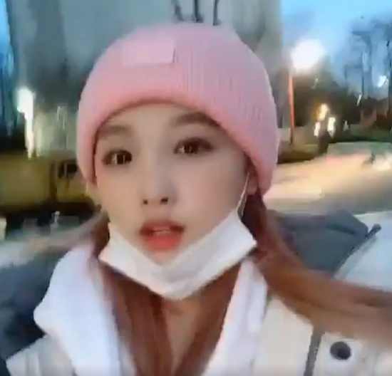Group IZ*ONE Jena has revealed a special affection for fans.On the 16th, Jena posted a short video on IZ*ONE official Twitter Inc. with an article entitled Wiz One ~ Its still cold so everyone wears warm ~ ~ ~.The footage released shows Jena wearing white padding and pink Binnie, who is walking somewhere, saying Ah cold.Pink Binnie and Jenas bright hair color matched well to catch the eye, especially with distinctive features such as round eyes and thick lips.The fans who encountered the video responded positively such as Be careful about the cold of the flower, I wear a mask, and I am cute.On the other hand, IZ*ONE, which Jena belongs to, was a piesta and received great love.