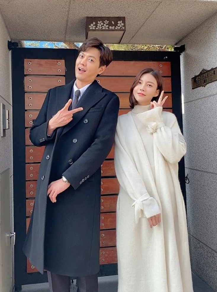 ..The playful VActor Cha Ye-ryun has released a two-shot with Kim Heung-soo.Cha Ye-ryun posted a picture on his 17th day with an article entitled Elegant Mother and Girl Today.Cha Ye-ryun in the public photo is taking a V-posing with Kim Heung-soo in the background of the house in the play.In the ensuing photo, Cha Ye-ryun is staring at the camera with her beauty.The netizens responded to the affectionate and playful appearance of the two people, such as I want to see it soon, Its fun and It looks good.Cha Ye-ryun and Kim Heung-soo are appearing as couples on KBS 2TV Drama Elegant Mother and Girl.Photo: Cha Ye-ryun Instagram