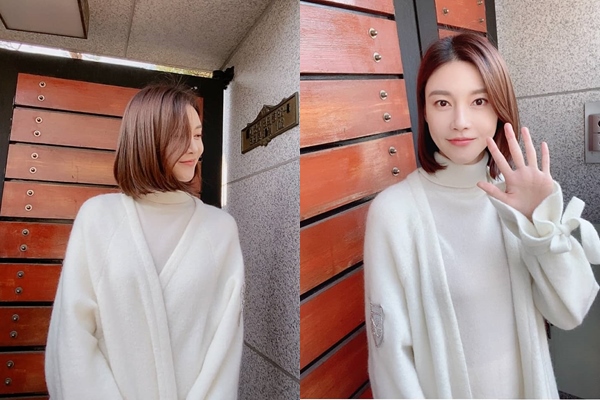 ..The playful VActor Cha Ye-ryun has released a two-shot with Kim Heung-soo.Cha Ye-ryun posted a picture on his 17th day with an article entitled Elegant Mother and Girl Today.Cha Ye-ryun in the public photo is taking a V-posing with Kim Heung-soo in the background of the house in the play.In the ensuing photo, Cha Ye-ryun is staring at the camera with her beauty.The netizens responded to the affectionate and playful appearance of the two people, such as I want to see it soon, Its fun and It looks good.Cha Ye-ryun and Kim Heung-soo are appearing as couples on KBS 2TV Drama Elegant Mother and Girl.Photo: Cha Ye-ryun Instagram
