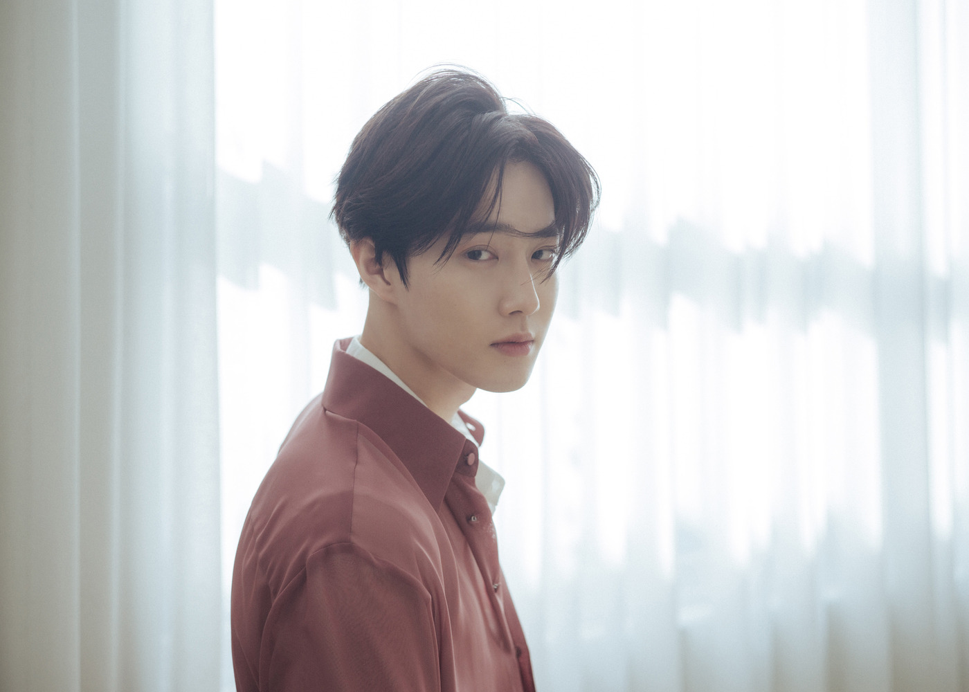 Seoul=) = group EXO Suho taps the all-Spring sensibility with the first Solo album title track, Love, Lets Love.According to SM Entertainment, Suhos first mini album Self-Portrait will be released on various music sites such as Flo, Melon, Genie, iTunes, Apple Music, Sporty Pie, QQ Music, Cougu Music, Cougu Music, and Couer Music at 6 pm on the 30th. A total of six songs were included.The title song Love, Lets Love is a modern rock genre with lyrical melodies and warm atmosphere.The lyrics contain a message to encourage each other to love even if it is poor and lacking in expressing love, and Suhos sweet voice doubles the charm of the song.Suho participated in concept planning as well as title song writing, and the song title Love, Hazard (Lets Love) used the team slogan of EXO, which Suho created himself, adding to Suhos identity and fan love as an EXO leader.In addition, mood sampler images and teaser images were released through Suho official website and various SNS EXO accounts at 0:00 on the 18th, and the emotional atmosphere of this album and the warm visual of Suho caught the attention.Meanwhile, Suhos first mini album, Self-Portrait, will also be released on the 30th.