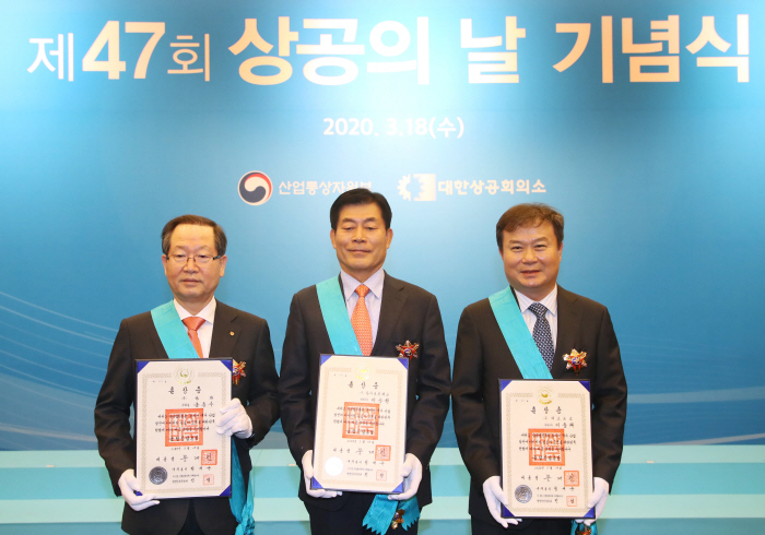 금탑 이미지