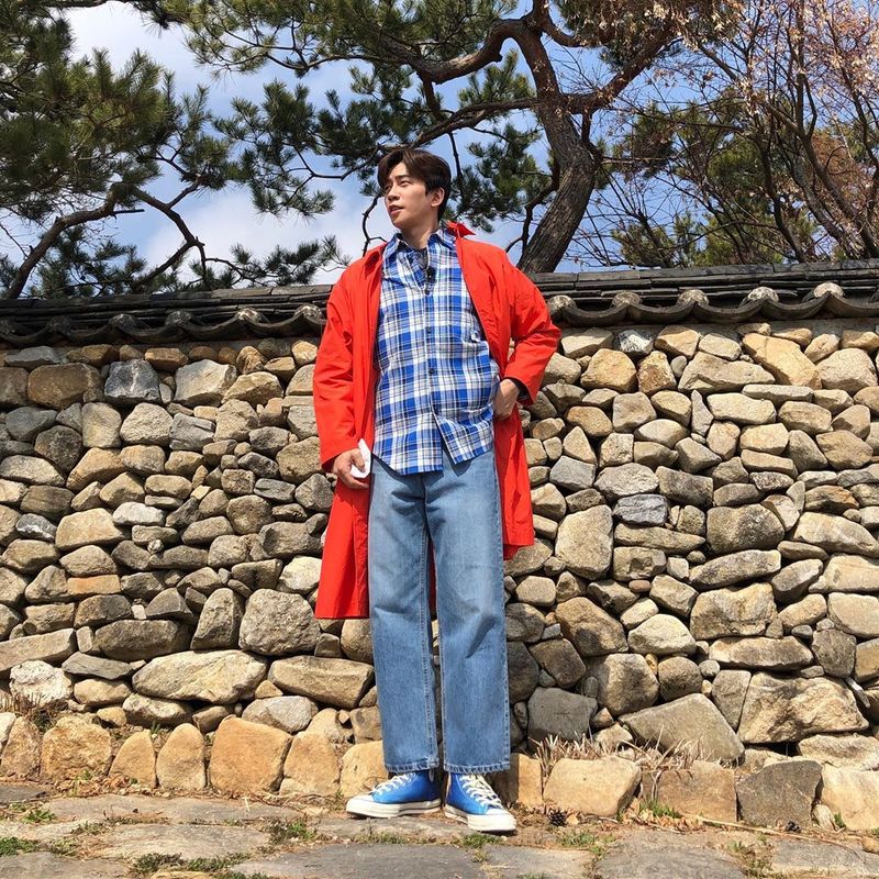 Actor Shin Sung-rok boasted an extraordinary proportion of Models.Shin Sung-rok posted a picture on his instagram on March 18 with an article entitled Weather Big.The photo shows Shin Sung-rok in a checkered shirt and jeans, and Shin Sung-rok stares at the other place, not the camera, with his chic eyes.The size of the small face that seems to disappear of Shin Sung-rok catches the eye.Fans who responded to the photos responded to good looks, what is the ratio and too cool.delay stock