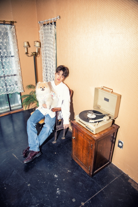 Singer Earthquake analysis has featured a picture of the Premium Pet Magazine Life and Dog spring issue, and also presented a very special picture with Pet.On the 17th, Earthquake analysis released a leisurely routine with Pet Copper in this photo with Premium Pet Magazine Life and Dog through his SNS.In an interview after the filming, Earthquake analysis commented on Pet, Copper is the mascot of black and white music and my first Dogs.It was Hope to raise Dogs since I was a child, but I feel like I have achieved Hope by staying with Copper at the company.Later, when I can take charge of Pet, I am thinking about adopting an abandoned dog. Earthquake analysis, which is currently recharging after finishing the mini album work, said, It is not an exaggeration to say that this mini album has been prepared for a year.In this album, there is another appearance that is different from the image of Earthquake analysis that I have shown so far.I would like to say that it was too much time to learn while working on the album and I am so grateful to the fans who are waiting for me. This picture of Earthquake analysis can be found in the Life and Dog spring issue.Life and Dog, Black Wi-Music