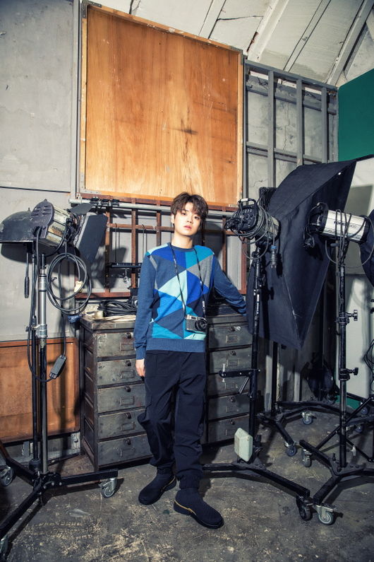 Singer Earthquake analysis has featured a picture of the Premium Pet Magazine Life and Dog spring issue, and also presented a very special picture with Pet.On the 17th, Earthquake analysis released a leisurely routine with Pet Copper in this photo with Premium Pet Magazine Life and Dog through his SNS.In an interview after the filming, Earthquake analysis commented on Pet, Copper is the mascot of black and white music and my first Dogs.It was Hope to raise Dogs since I was a child, but I feel like I have achieved Hope by staying with Copper at the company.Later, when I can take charge of Pet, I am thinking about adopting an abandoned dog. Earthquake analysis, which is currently recharging after finishing the mini album work, said, It is not an exaggeration to say that this mini album has been prepared for a year.In this album, there is another appearance that is different from the image of Earthquake analysis that I have shown so far.I would like to say that it was too much time to learn while working on the album and I am so grateful to the fans who are waiting for me. This picture of Earthquake analysis can be found in the Life and Dog spring issue.Life and Dog, Black Wi-Music