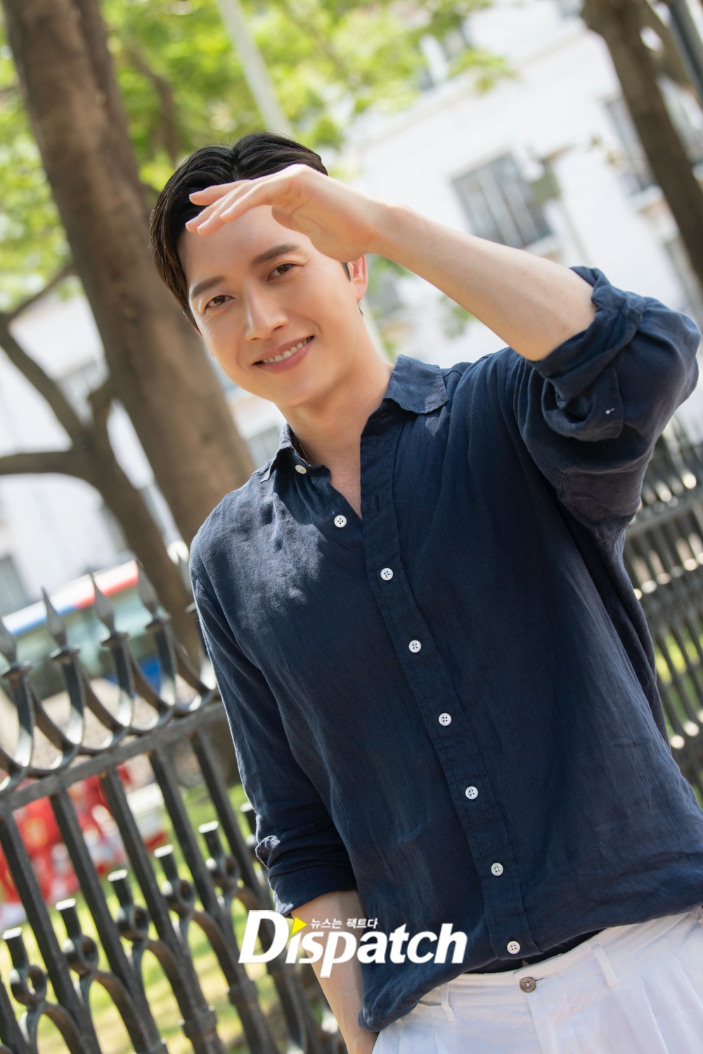 This mans rest...Park Hae-jin, a pictorial break Actor Park Hae-jin has revealed his daily life like a pictorial.Park Hae-jin last year filmed KBS-2TV Forest at Philippines Manila; the photo is behind-the-scenes.Park Hae-jin had a brief sweet break during filming: strolling the streets alone, her eyes focused on superior visuals.The shooting took place in an environment of more than 30 degrees. Park Hae-jin was shooting with a bright Smile all the time despite the heat wave.Park Hae-jin played Kang San-hyuk in Forest, and he captured the audience by traveling between cold-blooded businessmen and warm 119 rescuers.He showed his face with a contradictory charm. He was a corporate hunter and he was cool.119, turned into a rescue team, met Jo Bo-a (played by Jeong Young-jae) and expressed the process of growing up as a warm human being.Forest is a pre-production drama, which was filmed last August. The final episode airs today at 10 p.m.In the 30th episode (the 18th), Kang was shot instead of Jung Young-jae, who fell unconscious and ended up crying in shock.Attention is drawn to the final ending of Gangjeong Couple.Meanwhile, Park Hae-jin is filming MBC-TV new tree mini series Dae Intern.The exciting revenge of Park Hae-jin, who will welcome his boss (Kim Eung-soo) as a subordinate, is scheduled to air in May.superior visuala walking picturePrince on the White HorseStrembling for this man.a pictorial breakWould you like to join me?Im hit by a Smile.