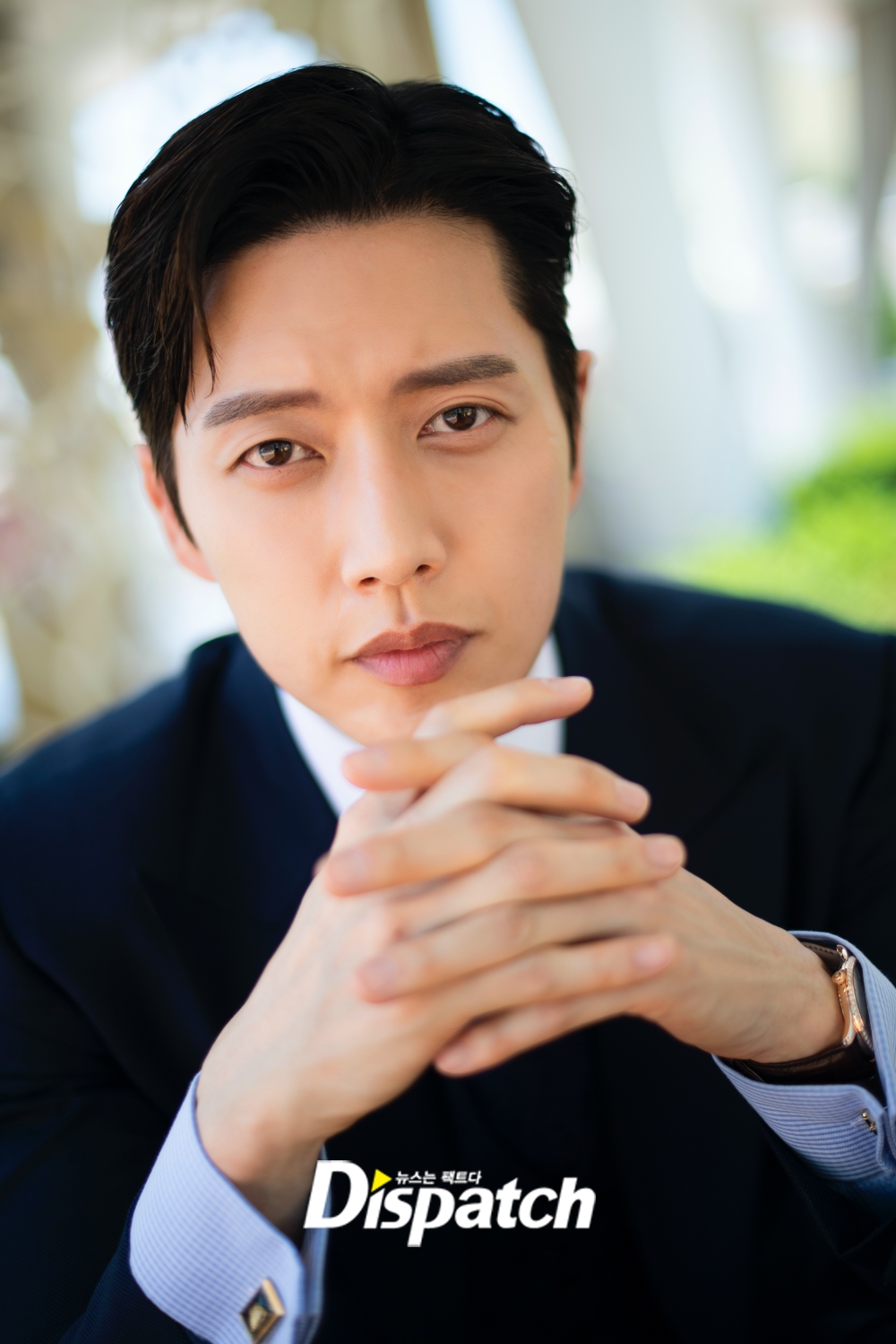 Actor Park Hae-jin showed off his sculptural visuals.Park Hae-jin last year took a KBS-2TV Forest shot at a hotel in Philippines Manila; the photo was behind-the-scenes.He had a high nose and sharp jawline that made him look astute as he was, and he added charm to his masculine eyes.The shooting took place in an environment of more than 30 degrees. Park Hae-jin was constantly shooting with a bright smile despite the heat.Park Hae-jin played Kang San-hyuk in Forest, and he captured the audience by traveling between cold-blooded businessmen and warm 119 rescuers.He showed his face with a contradictory charm. He was a corporate hunter and he was cool.119, turned into a rescue team, met Jo Bo-a (played by Jeong Young-jae) and expressed the process of growing up as a warm human being.Forest is a pre-production drama, which was filmed last August. The final episode airs today at 10 p.m.In the 30th episode (the 18th), Kang was shot instead of Jung Young-jae, who fell unconscious and ended up crying in shock.Attention is drawn to the final ending of Gangjeong Couple.Meanwhile, Park Hae-jin is filming MBC-TV new tree mini series Dae Intern.The exciting revenge of Park Hae-jin, who will welcome his boss (Kim Eung-soo) as a subordinate, is scheduled to air in May.Im excited about the eye.eye lake visualA automatic note issueIt was so attractive.romantic eye contactWhos sweeter?