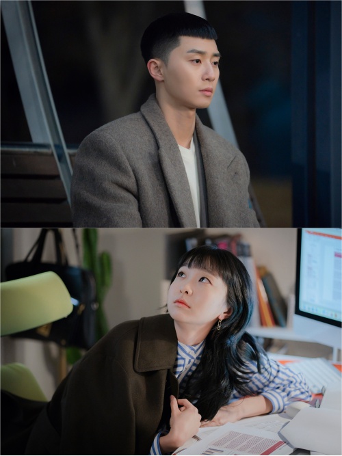 The One Klath craze, which left only two times to the end, is heating up to the end.JTBCs Golden Clath (playwright Cho Kwang-jin, director Kim Sung-yoon, and One next Web toon One Clath) ranked first for the fourth consecutive week with an overwhelming share of 36.93%, which more than tripled the gap between the second place in the Drama category in the TV topic analysis agency Good Data Corporation (March 9-March 15). I recorded.Park Seo-joon and Kim Da-mi proved their unwavering popularity by keeping the first and second place in the drama cast after last week.The number of news articles that can immediately confirm the reaction of viewers, the number of VON posts and comments, and the number of video views showed the power to sweep the top spot with a market share of about 50% based on the Drama division.It is also ranked second in Koreas TOP10 content (as of March 17) today, released by Netflix, an online video streaming service, and is steadily ranking top.In the portal site Navers daily search term (as of March 17), the first place was named Roy (Park Seo-joon), and the second place was named Joy.Followed by Jang Geun One (Ahn Bo-hyun), Ma Hyun-yi (Lee Joo-young), Jang Geun-soo (Kim Dong-hee), and Oh Soo-ah (Kwon Na-ra), who ranked fourth, who ranked fifth, who took the lead in succession.Thanks to the popularity of Drama, OST also dominates the sound One chart ranking.It has become an OST restaurant by releasing a series of highly complete songs that amplify the atmosphere of the entire drama and the emotional line of the character.In particular, the start, which Gaho called, showed a steady rise and became the number one player.Sweet Night, which attracted attention due to the participation of BTS, also topped the list at the same time as it was released, and the music video led to an explosive response, exceeding 16 million views as of the morning of the 18th.Here, Ha Hyun-woos stone, Kim Pils then-beau, and Yoon Mi-raes Say are steadily loved.On the other hand, in the 14th episode broadcast on the 14th (Saturday), Joy Seo (Kim Da-mi) was kidnapped as a hostage by Jang Geun (Ahn Bo-hyun) and Kim Hee-hoon (One Hyun-joon) and a crisis was over.Park and Jang (Kim Dong-hee) went out to save Joy, but Park, who threw himself instead toward the car that hit Jang Geun-soo, slowly lost consciousness.The fate of the two people, including Roy, who was at risk for his life in an unexpected accident, and Joy, who was missing, amplified their curiosity.The 15th episode of One Klath, which has only two episodes left to the end, will be broadcast on JTBC at 10:50 p.m. on the 20th (Friday).Photos: JTBC