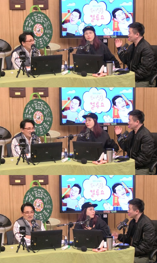 Singer Lee Seung-cheol has recently commented on top stars who have been in direct ties.Singer Lee Seung-cheol and Se-jeong appeared on SBS Power FM radio Dooshi Escape TV Cultwo Show (hereinafter referred to as TV Cultwo Show) on the 19th as a special guest.On the radio, Lee Seung-cheol continued to talk about Actor Park Bo-gum, who appeared on the OST I Love You Much Music Video of the recently announced webtoon Moonlight Sculptor.Lee Seung-cheol said: Mr Park Bo-gums appearance on Music Video was a number of gods.I do not have any friends with me, but Park Bo-gum and his close friend gave me a demo. But Park Bo-gum said he wanted to shoot a music video because he liked the song so much.Lee Seung-cheol said that he appeared on KBS 2TV Yoo Hee-yeols Sketchbook with Park Bo-gum, saying, Park Bo-gum gives a piano accompaniment directly on the broadcast.I will not be able to do that in the future. I gave it to Singer. When DJ Shin Bong-sun and Kim Tae-gyun asked, Have you been a lot close? I thought people might be so good. I think it is not attractive if it is good.He is over 185 tall and his personality is 2m. Regarding his first meeting with Park Bo-gum, he said, I did not go to Music Video shooting day, so I met him later when I ate, but I do not drink at all and drink water.Lee Seung-cheol recently mentioned that he is doing KBS 2TV King King Institute with Dool Kim Yong-ok.Its not a ring-shaped philosophical lecture, its an entertainment.I do not have a culture, but I comfortably talk about how can we live well with guest and I sing a song. I do not think there is such a broadcast these days.It is a little bit of retro sensibility, but it is lightly interpreted to suit the entertainment. It will be easy to understand. At the same time, Lee Seung-cheol revealed his unexpected connection that he had met Mr. Dool for 30 years, saying, The karaoke room goes with me.The teacher usually calls a lot of pop songs. Especially, the first guest of Dool King Sejong Institute was the actor Jung Woo-sung who gathered topics.Lee Seung-cheol admired the extension, saying, Jung Woo-sung is really cool, just cool.Finally, Lee Seung-cheol said, Park Myeong-sus daughter and my daughter are often met as a best friend. Two people who are not likely to meet at all meet very often.We say, Is it fate, or fate? And these days, Park Myeong-su has lost some of his feelings about me.