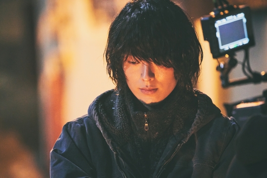 Actor Jang Ki-yong, Jin Se-yeon and Lee Soo-hyuk delivered a direct on-site atmosphere for viewers waiting for Bone Again.KBS 2TVs new Monday episode, Drama, is a Dead Again mystery melodrama that depicts the fate and resurrection of three men and women who are intertwined with two lives.Jang Ki-yong (Kong Ji-cheol/Cheon Jong-beom station), Jin Se-yeon (Jung Ha-eun/Jung Sa-bin station), Lee Soo-hyuk (Cha Hyung-bin/Kim Soo-hyuk station) are curious about the situation by challenging the two-player station through Dead Again.They are expected to show any Acting transformation in the 1980s, the present and the two eras, and have been giving a special message for about a month until the first broadcast on April 20.The atmosphere of the field is full of fighting, said Jang Ki-yong, and the same is true of Actor who leads both the director and the writer to passion and is with them.Especially in the 80s, the production crew is paying more attention to the details, he said, predicting the analog sensibility that will blend with the color of the original Again.Jin Se-yeon said, Jang Ki-yong Actor was surprised by the atmosphere of the play as soon as he saw it. The pure eyes looking at the haun seem to have remained in his mind very much.Lee Soo-hyuk said, I was grateful for your consideration and care for me from the first moment I saw it.Lee Soo-hyuk also said, I am shooting happily in a really comfortable atmosphere.I went to a few local shoots to make the feeling of the 80s in the play, so I talked a lot among the actors and got closer to it. Park Su-in