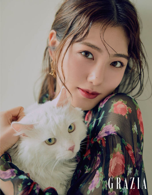 Actor Shin Ye-euns new charm picture has been released.On the 19th, fashion magazine Gracia released a picture with Actor Shin Ye-eun.Shin Ye-eun, who plays the role of Sola with Cat Hongjo, who turns into a man in KBS2s new Wednesday-Thursday evening drama Welcome, First Time in Korea? scheduled to air on the 25th, met with Actor Kim Myung-soo.The story of two people who will show a lovely chemistry through a drama based on popular webtoon is considered as a anticipated work.This picture attracts attention with a fresh and innocent image that has been seen before and other attempts.It is mature and emits a cat-like charm than before, and it creates A cut for each shooting cut, which has inspired the admiration of the field staff.Ye Eun, who also hugged the Cat model, which resembled the red, continued shooting with his skill as a professional model.Shin Ye-eun, who said that his personality was actually Cat class and Puppy class through the interview, confessed the pleasure of shooting scene where many peer actors were.Not only acting, but also her affection for music bank MC activities can be seen through the ground, and her candid stories about her daily life and various activities can be seen without hesitation.Meanwhile, KBS2s new Wednesday-Thursday Evening drama Welcome, First Time in Korea?, which Shin Ye-eun plays the role of Sola, will be broadcast at 10 pm on the 28th.