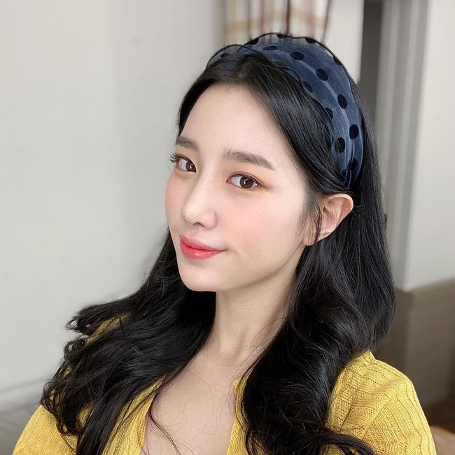 Girl group Berry Good member Johyun showed off her appearance as Princess Walt Disney Pictures.Johyun posted a picture and a picture of Hair Band on his instagram on the 19th day.Inside the photo was a picture of Johyun, who is shooting a Hair band and selfie.It is impressive as if it reminds me of Princess Walt Disney Pictures and the beautiful looks of Johyun.Johyun catches his eye with a more watered visual: a sharp nose, sharp jawline and white-green skin.On the other hand, Johyun appeared on SBS Jungles Law in Pontificate which was broadcast in February.