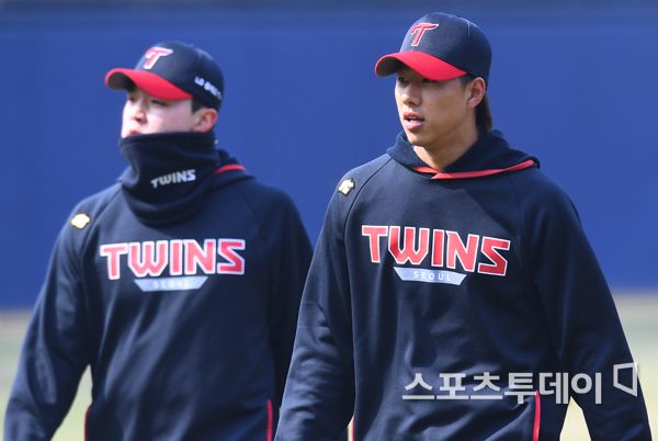 LG Lee Min-ho and Jeong Woo-yeong are working on the training day. 2020.03.19