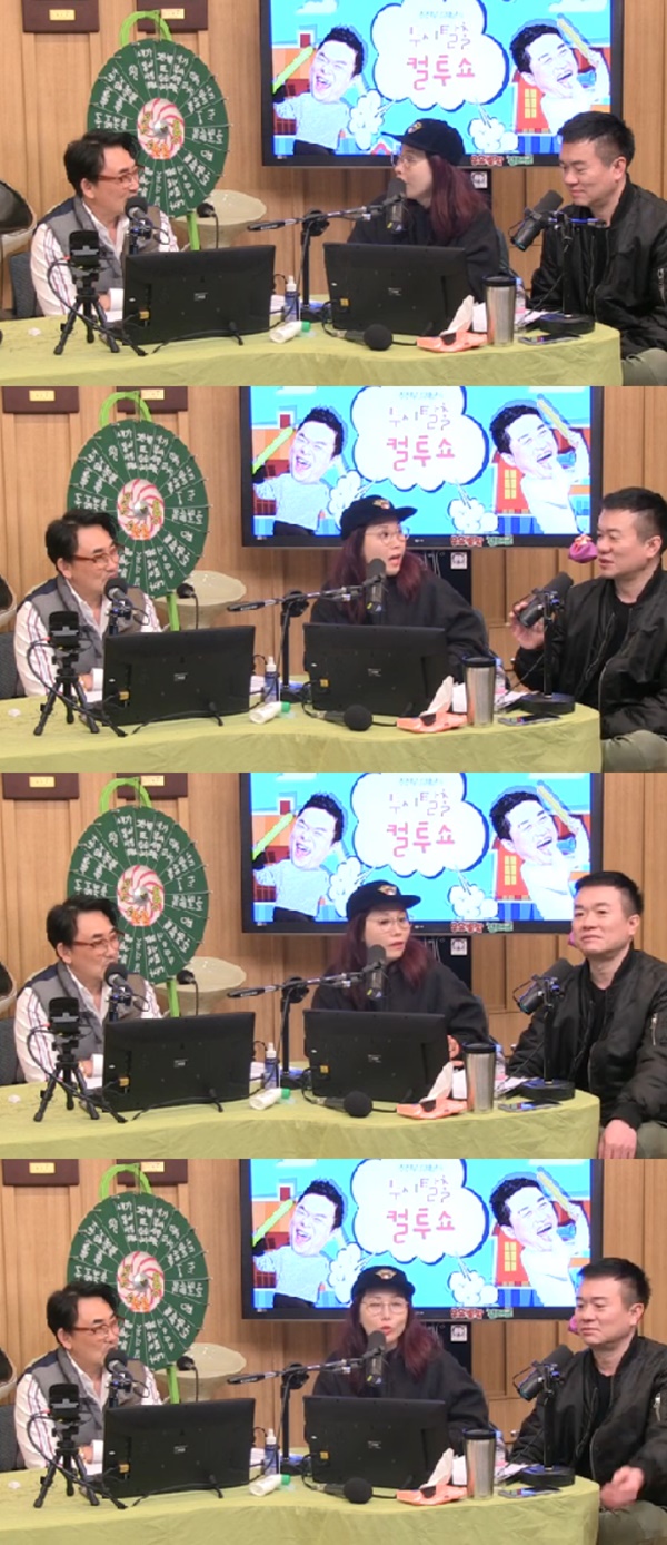 Lee Seung-cheol, a TV Cultwo Show, praised actor Jung Woo-sungs beautiful looks.SBS Power FM Dooshi Escape TV Cultwo Show was broadcast on the afternoon of the 19th, and special DJ comedian Shin Bong-sun, singer Lee Seung-cheol and cleaning and group NCT 127 attended.Lee Seung-cheol recently appeared on KBS2 entertainment program King Sejong Institute Suh Seung Chul and talked about love with Jung Woo-sung.Lee Seung-cheol praised Jung Woo-sungs beautiful look on this day.First, he told Jung Woo-sung, You look really handsome - after you see it, you have a aftermath.Shin Bong-sun recalled, I met Jung Woo-sung in the past and accidentally met him in a stall in Yeouido. He asked me to come and gave me a glass of shochu.Lee Seung-cheol, meanwhile, revealed his relationship with Park Myeong-su, who said: Park Myeong-sus daughter and my daughter are close.So I told Park Myeong-su, We are really fateful, two people who seem to be totally out of place are right.