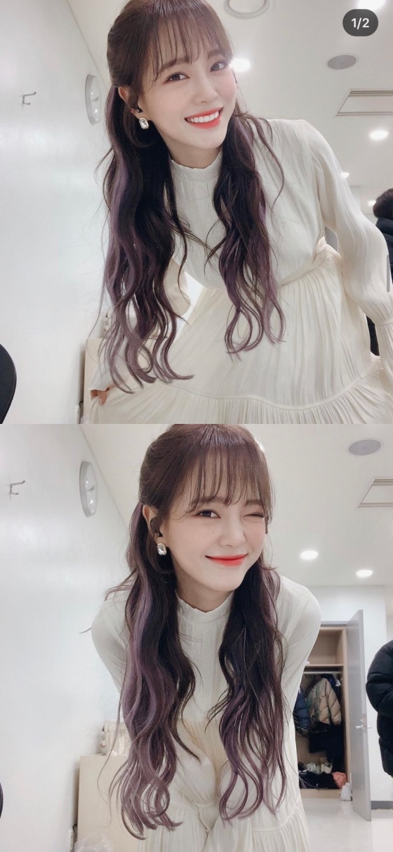 Kim Se-jeong released two photos on his 19th day with an article entitled Start Flowerpot Activity on his instagram.Kim Se-jeong in the photo is looking at the camera with a big smile, and she also took a playful pose with her skirt slightly lifted.In another photo, Kim Se-jeong winked and showed off her refreshing charm.The netizens who saw this responded such as Where is your sisters wing, First broadcast hard and It is a fairy.On the other hand, Kim Se-jeong started his full-scale activities on the 17th with the release of his first mini album Flowerpot.
