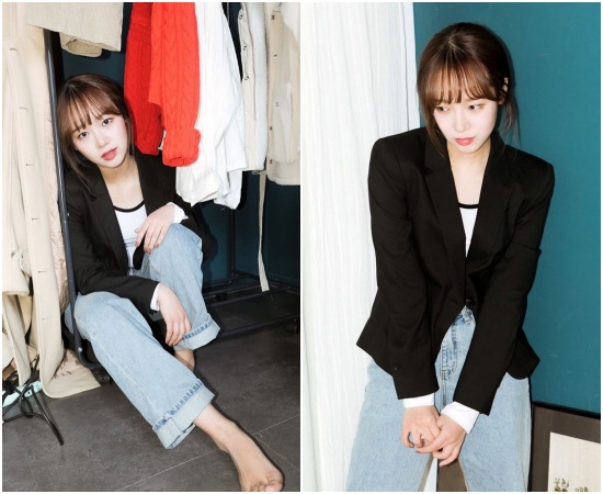 On the 19th, Weki Meki Choi Yoo-jung posted a picture on his SNS.Choi Yoo-jung in the photo is taking various poses in the place.He captivated the fans Sight with his Leeds renewed Beautiful looks and cuteness.Weki Meki, to which Choi Yoo-jung belongs, successfully completed the activities of the digital single DAZZLE DAZZLE (a dazzle dazzle).Weki Meki, who announced his active activities starting with the release of DAZZLE DAZZLE on the 20th of last month,Finally, the champions stage was finalized for the official three weeks of DAZZLE DAZLE.Weki Meki, who made a full comeback about six months after Tiki-Taka (99 percent) (Tikitaka), surpassed the icon of Tin Crush with this activity, representing their own imposing and energetic Girl Spirit (Girl Spirit) and offering a different transformation.Above all, the more unique and colorful visuals were enough to focus on the fans.