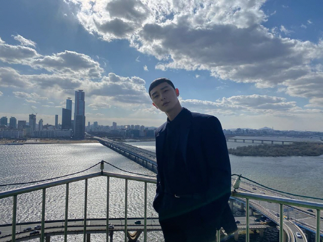 <p>Park Seo-joon is 20, his Instagram is day good, photosynthesisand together with the pictures showing.</p><p>Photo in a clear Sky and Han River as the background as Park Seo-joons appearance, it contains. Model Force Service, Park Seo-joon is a figure like a heart-warming visual to into it.</p><p>Meanwhile Park Seo-joon this new role to take the heat for JTBC gold store drama, Itaewon then writingis kind of up to only 2 times but you are leaving. Today(20 days)and 21 afternoon 10: 50 in the broadcast.</p>