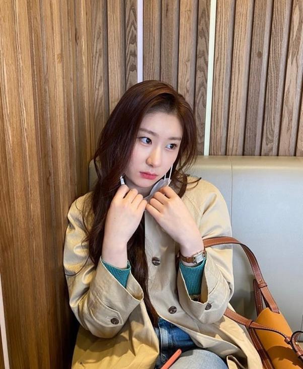 Chaeryeong of girl group ITZY (ITZY) has revealed her affection for fans.Chaeryeong posted on ITZYs official SNS on the 19th, Wannabes second week activity is also going to be a fight! I believe it (Fandom name).In the photo, Chaeryeong shows off his lovely charm with a fresh look, his concave features and small face.Meanwhile, ITZY made a comeback with its new song WANNABE on the 9th.