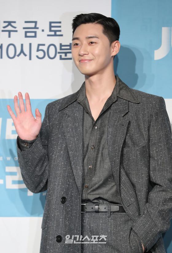 Park Seo-joon made his entertainment debut through Bang Yong-guks I Remember (2011) music video.The small role of the movie Perfect Game and the one-year Dream High 2, I made a step-by-step filmography.He has challenged himself in a small role, a big role, and he has grown enough to endure the weight of the crown himself.JTBCs gilt play Itae One Clath, which left only two times to the end, recorded 14.8% nationwide, 16.2% in the metropolitan area (on the basis of Nielsen Korea, 10 broadcasts on February 29).It has changed its own highest ratings for the ninth consecutive time, drawing a rising curve, and steadily maintaining its top spot in the same time zone.He ran first for the fourth consecutive week.The biggest One power that Park Seo-joon was able to successfully tow Drama was synchro rate.It became one with Park Sae-roi with the appearance that seemed to pop out of the same name Web tone.From a short hairstyle reminiscent of Bamtoll to a hip street look, I did not feel the heterogeneity with the character who is running the catcher at Itae One.Currently, he has become a representative of I.C. and has become a big hand in the food industry.In the process, Park Seo-joons soft full-fledged acting has increased immersion.After losing his father, he is trying to revenge his family with his ability to trust, trust, and synergy with the people around him.Park Seo-joon, who said he was stimulated by his own life to keep his conviction, does not miss the details to capture his beliefs from his eyes and actions.In the drama, he is also growing with the character.Especially at the end of the day, the intense ending that Park Seo-joon shows leaves a deep afterlife. In the news of the end of pancreatic cancer of Yoo Jae-myeong (Jang Dae-hee),Do not die yet, he said, reassuring his love for Kim Dae-mi (Joy Seo) with his sad eyes while losing consciousness in a god who declared full-scale war and declaring his feelings as much as possible.A heavy emotion Acting has taken over the house theater and did not let the tension go until the end.An official said: Park Seo-joons Drama odds are really great, and it seems he knows exactly what hes doing and how he can do well.One Clath also had a large stake in Park Seo-joon, which stole the hearts of viewers by offering catharsis as a story of success and revenge over difficulty.Most of all, when I was embarrassed or deeply troubled, the gesture of strokeing my head was the same as One.