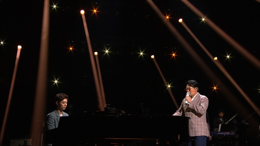 Actor Park Bo-gum first appeared on KBS 2TV You Hee-yeols Sketchbook.Singer Lee Seung-cheol and Actor Park Bo-gum will appear on You Hee-yeols Sketchbook which will be broadcast on the 20th, and will present the river and the snowy river full of gifts.In a recent recording, Park Bo-gum performed a piano accompaniment of the webtoon Moonlight Sculptor OST I Love You a lot and showed perfect breathing with Lee Seung-cheol.Lee Seung-cheol and Park Bo-gum, who have a relationship with the singer and music video protagonist of I Love You a lot, prepared a special stage that can only be seen in You Hee-yeols Sketchbook.In the subsequent talk, Park Bo-gum heard the request of MC You Hee-yeol and instantly received Lee Seung-cheols Western Sky and Toys Good Man with piano playing, and applauded by two people.He then played Chopstick March with You Hee-yeol and completed his self-proclaimed doppelganger-down harmony.Meanwhile, Park Bo-gum said, Friday night You Hee-yeols Sketchbook listener, and You Hee-yeols bright smile tickled my heart.I did not forget it, he said, making MC You Hee-yeol happy.Park Bo-gum reveals past dreaming of SingerHe dreamed of being a singer-songwriter before his debut as an actor, and he said he became an actor with the suggestion of his agency representative. He still does not let go of the dream and confessed that he is preparing for the project with the spring of antenna music.On the other hand, Park Bo-gum remade the Lets go to the stars of the loading last year and attracted attention with pure tone.Lee Seung-cheol, who watched this, praised I like the pure voice; I pick these people during the audition.In addition, You Hee-yeols Sketchbook MC You Hee-yeol and Music Bank former MC Park Bo-gum transformed into 2MC.The two introduced the next stage, Lee Seung-cheols Nobody else like that, which made everyone laugh with perfect sums from visuals to comments.It airs at 11:25 p.m. on the 20th.