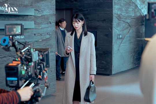 Itaewon Klath Kwon Naras charisma reveals explosion cutThe A-Man project unveiled Kwon Nara, who calls JTBCs Golden Land on March 20, the main shooter of the Ataewon Clath.In the photo, Kwon Nara, who is seriously working on the filming, is included.Earlier, Kwon Nara ended his first love of 15 years with Park Sae-roi (Park Seo-joon) in the last 14 times.She was the first to notice Park Sae-rois heart toward Joy-seo (Kim Dae-mi), and she grabbed her Do not go and smiled at her as a joke and made viewers sad.He also shed tears constantly on the news of the deadline of Chairman Jang Dae-hee (Yoo Jae-myung).Kwon Nara sublimated the complex subtleties of the people around him as he had the trauma abandoned by his mother when he was a child.Viewers were immersed in Oh Soo-ahs Feeling Line and dramatic flow through her performance.pear hyo-ju