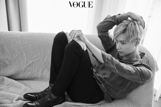A sensual pictorial by SHINee Lee Tae-min has been released.Lee Tae-min recently filmed an exotic atmosphere with fashion magazine Vogue Korea, revealing Lee Tae-mins unique aura.In this photo taken in the Stratford area of ​​London, Lee Tae-min showed a more mature charm by completely digesting trench coats, suits, and paisley pattern shirts.In particular, Lee Tae-min not only attracts viewers with relaxed expressions and dreamy eyes, but also captures the attention of artists who express different feelings freely and maximize the concept.In an interview with Lee Tae-min, when asked what the significance of making and showing music is, he said, I am proud that what I do gives people positive energy.I want to make people happy and I want to be a good stimulus. emigration site