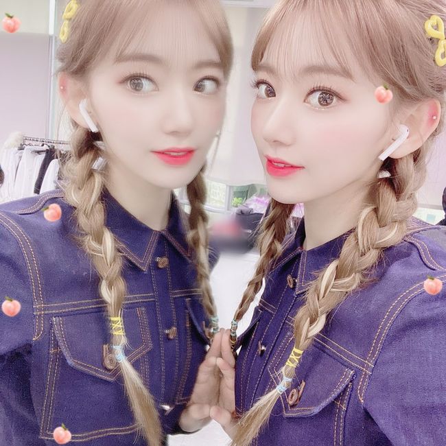 Girl group IZ*ONE member Miyawaki Sakura gave thanks to you for her birthday.On the 20th, IZ*ONE official Twitter said, Thank you for a lot of birthdays. I think it will be a great year.I love you! and several photos were posted.The main character who uploaded the photo is none other than Miyawaki Sakura.Sakura celebrated her birthday on the 19th and posted photos and messages to greet fans congratulations.The photos include various Sakura daily life, showing the mirror from the appearance before going to the stage, and a little bit of a torn figure, which show off charm with beauty and cuteness.On the other hand, IZ*ONE, which Sakura belongs to, recently completed his first full-length album Bloom Eyes.