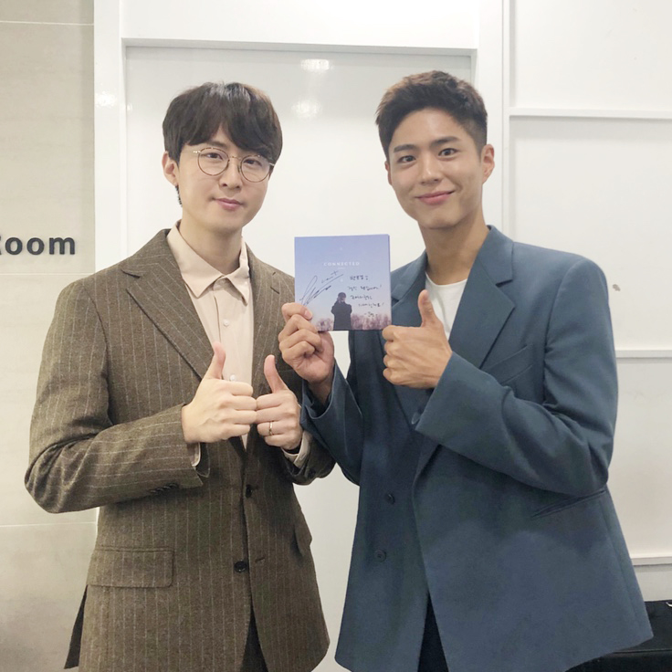 Singer-songwriter Kwon (Trying this) has released a warm two-shot with actor Park Bo-gum.Kwon released a photo of the waiting room taken with Park Bo-gum through SNS ahead of KBS2 You Hee-yeols Sketchbook broadcast on the 20th.Park Bo-gum came to greet himself in the waiting room, a good-hearted person with a good piano! wrote Kwon.The two people in the photo stand side by side and stare at the camera with a soft smile.Park Bo-gum, who raised his thumb with a CD containing Kwons autograph, attracts attention with the atmosphere of Sungdeok (successful virtue).On the same day, Kwon will present his recently released second album Connected title song To You and his regular 1st album Tonight as Love Live!Sketchbook will be featured in three years after the third album of Trying this, and will attract attention with solo Love Live!You Hee-yeols Sketchbook MC You Hee-yeol commented on Kwon 2s Kwons music is delicate and neat, like his attire and tone.It is a beautiful record that contains everything that ballads can express. 