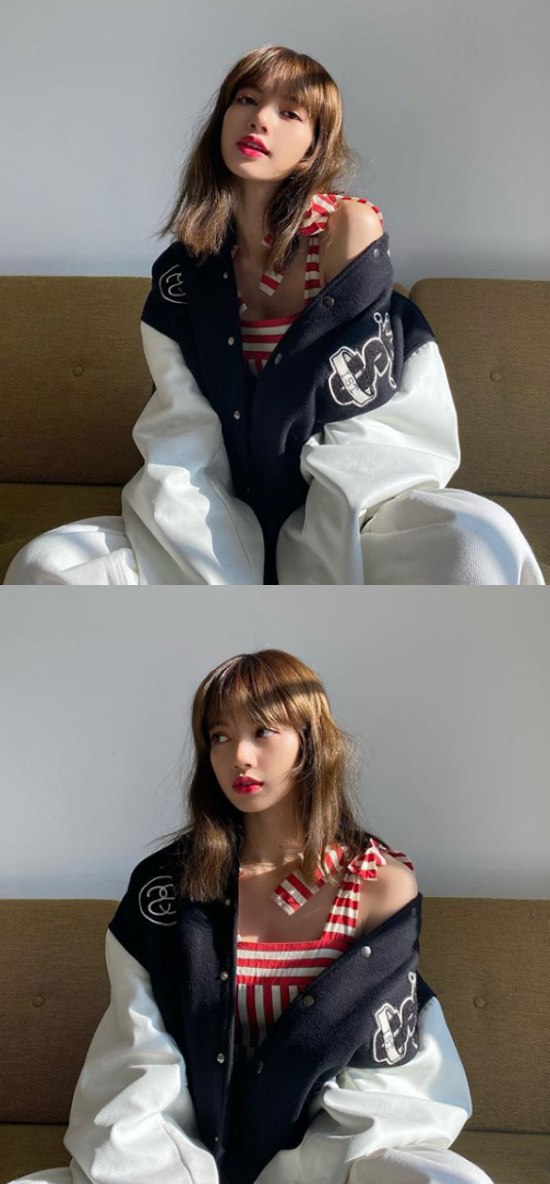 Group BLACKPINK Lisa showed off her Hwasa visualsLisa posted a photo on her Instagram account on Tuesday.Lisa is sitting on the sofa and staring at the camera. Lisas visuals, which are more Hwasa-looking in the sunshine, attract attention.BLACKPINK, which Lisa belongs to, acted as Kill This Love last October.Photo: Lisa Instagram