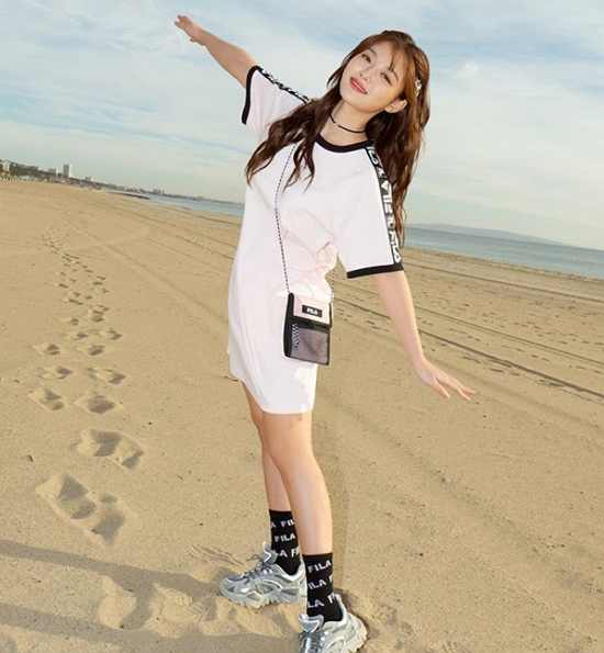 <p>Actress Kim Yoo-jung this fresh spring atmosphere had.</p><p>Over the past 19 Fila official Instagram at oil this is a lovely One Piece from this collection into the street so far!That photo with multiple devices has gone up.</p><p>Public photos on the beach on two arms while posing for the Kim Yoo-jungs appearance, the fence won. Sunshine-like smile as he did.</p><p>Kim Yoo-jung is hair and cute the. Big eyes, the smart nose, thick lips, such as beautiful visuals and was.</p><p>Picture of fans are very important, less prettier, but Kim Yoo-jung, clothing love the background on fire in of such reactions.</p><p>Meanwhile, Kim Yoo-jung is Fila model as active.</p><p>1 entertainment media, video and New Media brand.</p>