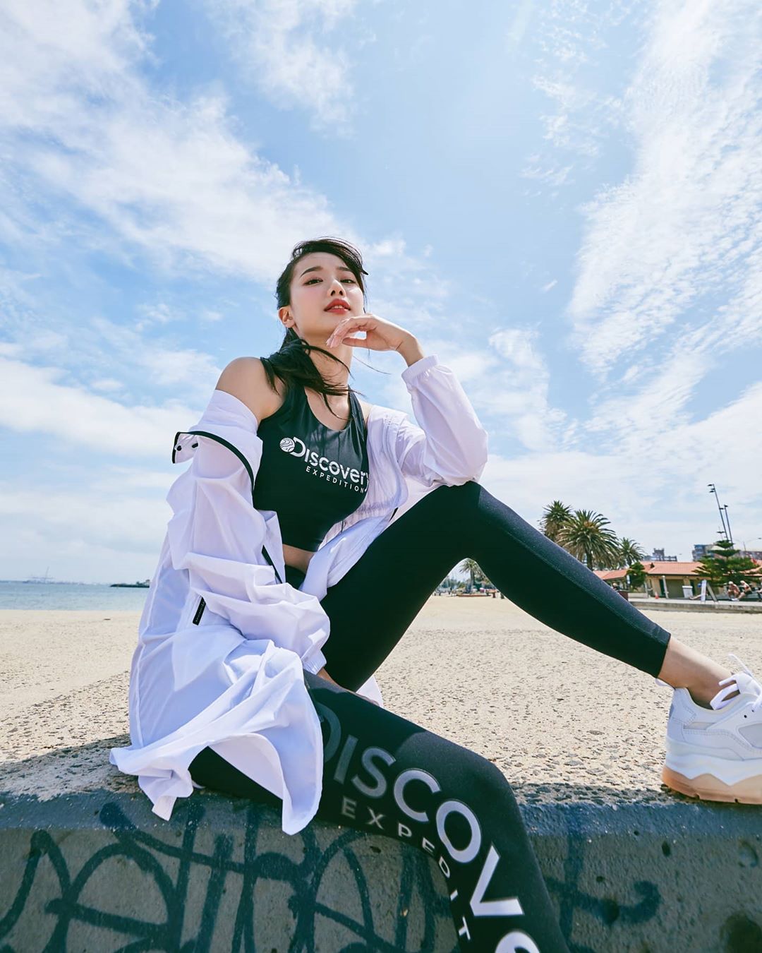 Na-eun of the group April reported on the latest.Na-eun posted a photo on his Instagram on Tuesday.Na-eun in the open photo is staring at the camera with a blue sky and the sea behind and showing off his cool visuals and body.Netizens responded that our Na-eun is a model in the world, Na-eun is taken in beauty and best.Na-eun released the four-year project Time Difference with April member Jinsol on the 1st.Photo: Na-eun Instagram