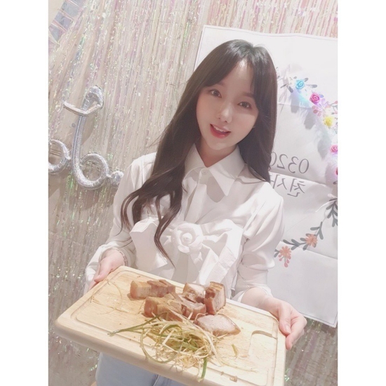 Lovelyz Keis birthday sns captivate SightOn the 20th, Lovelyz Kei posted a message on the teams official SNS saying, Thank you so much for celebrating Keis birthday.Today, March 20, is Lovelyz Keis birthday, and I thanked those who celebrated her birthday.He then unveiled his own recipe for five-colored meat.Below is the recipe.1) The ketchup clothes is clothed on the cask double. 2) It bakes in the frying pan.3) Add garlic, ginseng, ply and oyster sauce to the pot moderately, pour the water to the extent that the water is slightly submerged, and boil for 1-2 hours.This message from Kei was enough to attract the attention of the official fan club Lovelyners.On the other hand, Lovelyz has attracted attention by singing the ending title song of CJ ENM Tooniverse Mysterious Apartment Ghostball Double X: 6 Prophecy.This ending title song Promise, which follows the season 1 ending title song Ma Friend and season 2 ending title song Fly away, is an impressive song with a bright and lovely melody.Lovelyzs distinctive blue tone was added to the warm and youthful lyrics on the theme of friendship.