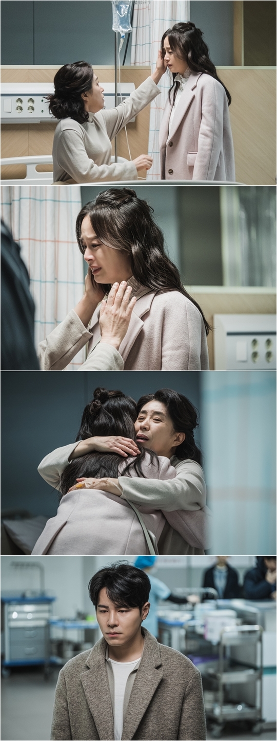 Kim Tae-hees Dead Again Life hit the turning pointTVNs Saturday drama Hi-bye, Mama! (playplayed by Kwon Hye-joo/directed Yoo Jae-won) unveiled the appearance of Kim Yuri (Kim Mi-kyung), who was finally reunited with her mother, Jeon Eun-sook, who had only watched from afar on March 21.The meeting between the two women who waited for a long time will stimulate the tears button of viewers properly.Jo Gang-hwa (Lee Kyu-hyung), who looks at the two people who embrace and share their warmth, was also caught up and raised his curiosity.Kwon Yuris Dead Again Life was a crucial change with unexpected variables.Kwon Yuri, who hid his identity because he could not make his family living in pain any more difficult.He used the 49 days given to him for his daughter, Cho Seo-woo (Seo Woo-jin), and wanted to leave Lee Seung.However, not only did the Dead Again mission be caught by Ko Hyun-jung (Shin Dong-mi), but also the decisive change came to the Dead Again Life when she was reunited with her mother Jeon Eun-sook at an unexpected moment.The unexpected reunion between Kwon Yuri and his mother, Jeon Eun-sook, who decided to leave the world after returning her daughter to her original state, exploded the curiosity of viewers.In the meantime, Kwon Yuri and her mother Jeon Eun-sook in the public photos stimulate the tear glands.Kwon Yuri, the daughter who had to bury her heart deeply, is standing in front of her as she was.I can not believe it, and my mothers heart is conveyed from the trembling fingertips of Jeon Eun-sook, who strokes the face of Kwon Yuri.Kwon Yuri also tears at her mothers hand, which she could not touch for five years.The appearance of Kwon Yuri and Jeon Eun-sook, who feel each others warmth and are in a hurry, makes them feel sad.Even though Kwon Yuri has returned, it seems to feel sorry and self-defeating that can not be done.In the 9th, there is a big change in the relationship between Kwon Yuri, Jo Gang-hwa and Oh Min-jung (the high court).It is hoped that Kwon Yuri, who decided to leave Lee after 49 days, will reunite with his family and experience changes in his mind.minjee Lee