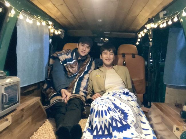 Sehun of group EXO is Ahn Bo-hyun and Camping Celebratory photohas released the book.Sehun posted a picture on his 21st day with an article entitled Our Bohyeon Lee Hyung in his instagram.In the photo, there is a picture of Sehun and Ahn Bo-hyun smiling side by side in Camping Car.Sehun and Ahn Bo-hyun have been working together on the action mobile movie Dogo Rewind, which was broadcast in 2018.On the other hand, Sehun and Ahn Bo-hyun will appear on MBC I Live Alone which is broadcasted on the 27th and reveal the departure of Camping.Sehun Instagram