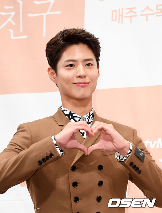 As the spring energy approaches as it passes the Spring Minute, the house is called Park Bo-gum.The Public Prosecutors Welfare Department (Park Bo-gum Fan Club) will use the first row of the house room on the 20th and 21st.This is because actor Park Bo-gum comes to the room after a long time since TVN drama boyfriend.Park Bo-gum first appeared on KBS2 You Hee-yeols Sketchbook broadcast on the 20th.The background of appearing in You Hee-yeols Sketchbook is due to Lee Seung-cheols relationship.Park Bo-gum has a relationship with Lee Seung-cheol as the main character of the music video I Love You Much, OST of the Webtoon Moonlight Sculptor, which was released in January.Park Bo-gum was on the Sketchbook stage in line with Lee Seung-cheols I Love You Much live stage.The production team, including MC You Hee-yeol, was fluttered by the appearance of Park Bo-gum, who performed Piano to the song as if it were amplifying the excitement.Park Bo-gums Piano performance was flawless; it blended with Lee Seung-cheols sweet voice, making Park Bo-gums Piano performance more brilliant.You Hee-yeol said, I thought it was a hand sync, but I thought it was a hand sync, but it was so cool to laugh when it was slightly wrong at the end.Park Bo-gum was enthusiastically impressed by Lee Seung-cheols Western Sky and You Hee-yeols Good Man Piano.Lee Seung-cheol said, Lets make it 5:5, and You Hee-yeol said that the lyrics of good people have never come to this.Park Bo-gum was a coveted talent by Lee Seung-cheol, You Hee-yeol.In fact, Park Bo-gum, who went to the Department of New Media Music, participated in the song Happy Mary Crisma for Christmas season and was preparing for the spring and collaboration project in search of antenna music represented by You Hee-yeol.But Park Bo-gum said, I dont have a lot of singer debuts, I dont have plans yet, Im faithful to acting, and I have some music that I want to meet with my fans musically.Park Bo-gum also expressed his fondness for the fan club The Department of Public Health and Welfare. He said, That Sketchbook came out.I would like to thank those who support me, love me, and bless me with prayer. I hope you will support me a lot. Park Bo-gum, who filled the Sketchbook of You Hee-yeol with Piano performances and songs, comes to the audience with acting this time.It will be a special appearance at the last episode of JTBC Itaewon Klath which will be broadcast on the 21st.Park Bo-gums appearance in Itaewon Klath was concluded with Kim Seong-yoon PD, who directed KBS2 drama The Ghurmigreen Moonlight.Kim Seong-yoon PD and Park Bo-gum received a hot love, with the highest audience rating of 23.3% through Gurmigreen Moonlight.It is not known what character Park Bo-gum appears in Itaewon Clath.Itaewon Klath, which aired on the 20th, does not disclose the notice and is raising expectations.This is why Park Bo-gum should use one room to check on what character he will come to.Meanwhile, Park Bo-gum confirmed his appearance on TVNs new drama Youth Record as his next film.Ahn Gil-ho, who directed Ha Myung-hee, who wrote Upstream Society and Doctors, and the Secret Forest and Memories of Alhambra Palace, coincided.