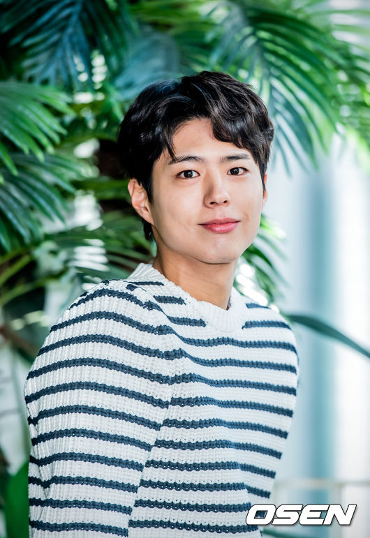 I was soaked in the charm of actor Park Bo-gum, who showed me not only the performance but also the acting and piano playing, making people who were together.Park Bo-gum appeared on KBS 2TV You Hee-yeols Sketchbook (You Hee-yeols Sketchbook), which aired on the 20th.Actor Park Bo-gum appeared with Lee Seung-cheol to create a beautiful stage.Park Bo-gum performed the piano to Lee Seung-cheols song I Love You a lotLove Live!!Park Bo-gum, who showed a performance that was suspiciously perfected for AR, showed a room to show himself that he made a mistake at the end and showed himself Love Live!Park Bo-gum showed not only piano but also singing singing ability by singing Lets go to the stars in the advertisement.You Hee-yeol and Lee Seung-cheol were also unexpected singing skills to praise.After Park Bo-gums performance, there was effort: Hwang Min-gyu PD, who directed You Hee-yeols Sketchbook, said, PlayLove Live!!Lee Seung-cheol and Park Bo-gum were in the process of breathing for less than a week after hearing about their backs. We were very grateful for the short preparation period and for making us perform.Park Bo-gum, who practiced faithfully in a short practice time, also performed Paul Manafort.Hwang PD explained, He was faithful to the stage, Paul Manafort was good and caring, and he was really right, and he kept remembering it.Lee Seung-cheol, who set the stage with Park Bo-gum, also left a touching impression after the broadcast of You Hee-yeols Sketchbook.Lee Seung-cheol expressed his gratitude to Park Bo-gum in an article entitled The Joke-True Dream #Colabo #PerfectionHanmubi protagonist #Sinterklaasgadar #YouHee-Yeols Sketchbook.Park Bo-gum finished filming the movie Seobok with sharing after tvN Boyfriend. However, he did not appear on the air and raised many fans questions.Park Bo-gum will be looking for viewers again with acting after showing his side as a singer in You Hee-yeols Sketchbook.Park Bo-gum will appear in the final episode of Itaewon Clath in connection with Kim Sung-yoon PD, who directed Gurmigreen Moonlight, and will shine the end of the drama.In addition to his special appearance, he also confirmed his appearance in the new film Youth Record by Ahn Gil-ho PD and Ha Myung-hee. Park Bo-gum will play Sa Hye-joon, who turns from model to actor.Park Bo-gum, Park So-dam and Byun Woo-suk are together.Park Bo-gums magic, which makes everyone who meets, was also demonstrated in You Hee-yeols Sketchbook.Park Bo-gums future activities also have a lot of expectations