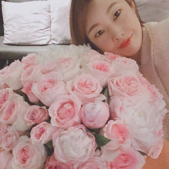 Daltan!Model Han Hye-jin celebrates birthday with Miri Party Celebratory photoI posted the article.On the 21st, Han Hye-jin posted an article called Birthday girl and several photos on his instagram.In the photo, Han Hye-jin, who celebrates his birthday on the 23rd, is showing Miri birthday party.Han Hye-jin boasts a variety of birthday party items such as birthday cakes and bouquets.Lee Si-eon, who made a connection through MBC I Live Alone on Han Hye-jins birthday, celebrated with a comment Daltan Ilshan.On the other hand, Han Hye-jin is currently appearing on TVN The Taste of the Night and KBS Joy Loves Interference 3.