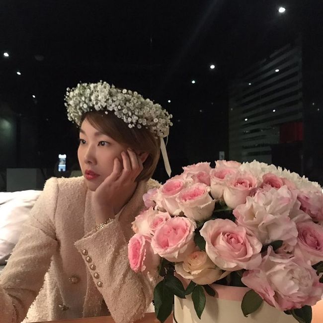 Daltan!Model Han Hye-jin celebrates birthday with Miri Party Celebratory photoI posted the article.On the 21st, Han Hye-jin posted an article called Birthday girl and several photos on his instagram.In the photo, Han Hye-jin, who celebrates his birthday on the 23rd, is showing Miri birthday party.Han Hye-jin boasts a variety of birthday party items such as birthday cakes and bouquets.Lee Si-eon, who made a connection through MBC I Live Alone on Han Hye-jins birthday, celebrated with a comment Daltan Ilshan.On the other hand, Han Hye-jin is currently appearing on TVN The Taste of the Night and KBS Joy Loves Interference 3.