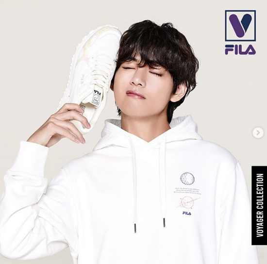 The breathtaking visuals of group BTS V have attracted Eye-catching.On the 19th, Fila Korea official Instagram posted several pictures of V with the article If we are together, we are a brighter star.The photo shows V wearing a white Robin Hood T-shirt and showing off his handsome appearance. V showed intense charisma with no expression.In another photo, V closed his eyes with his sneakers and gave off a sexy look. His eyes were focused on V, who was biting his lips.Fans who watched the picture responded such as It is a real prince visual, It is so handsome even if it is handsome, It is the end of warmth.On the other hand, BTS, which belongs to V, has recently become popular all over the world by announcing its regular 4th album.