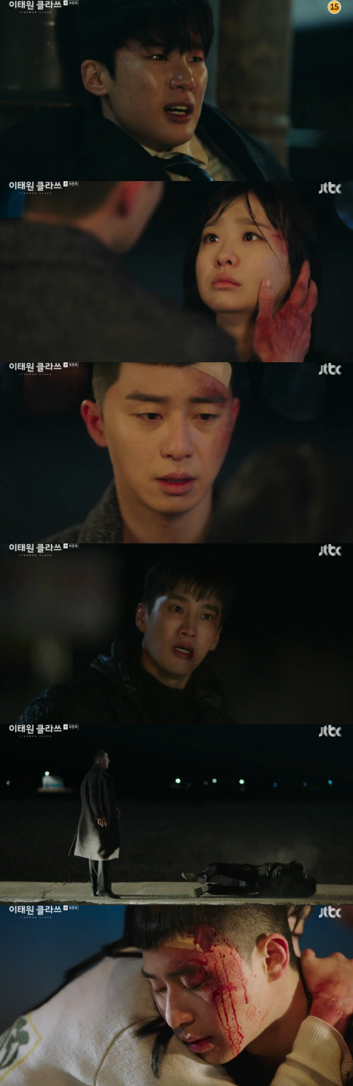 In the final episode of JTBCs gilt play One Klath, which aired on the 21st, Park Seo-joon was portrayed as a merger of Jangga and receiving an apology from Jang Dae-hee (Yoo Jae-myung).Roy knelt before Jang Dae-hee to save Joe-yool Lee because Jang Dae-hee knew where Joe-yool Lee was.Jang laughed at the news, Where is all the bad news? but Roy did not care.Ive been living my life with vengeance. Ive been following you. I thought this fight was worth it.Im sorry for the time when hes been following an ugly old man, he said, and then hes just lying on his knees.The kidnapped Joe-yool Lee (Kim Dae-mi) and Jang Geun-soo (Kim Dong-hee) faced Jang Geun (Ahn Bo-hyun) and Kim Hee-hoon (One Hyun-joon) again after a breathtaking escape.Meanwhile, Park headed there with Choi Seung-kwon (Ryu Kyung-soo), who was stabbed by Kim Hee-hoon while guarding Joe-yool Lee.Jang Geun One, who saw it, blocked him and chased after Joe-yool Lee, who ran away.Then a car with Roy came across and drove into one of his cars, and Joe-yool Lee, who had been reunited with Roy, ran into his arms and hugged him.Im on my way to the police, Park told Kim Hee-hoon.I dont think you should just go, he said, and he sent Joe-yol Lee and Roy to the car first, saying, Im not going to leave you alone.After all, Jang Dae-hee, who was on the brink of the cliff, went to the moon.Im thinking of Kang Min-jung, and Im going to throw away the name Jang-ga. After eating, Jang Dae-hee said, I didnt bring the money.I will replace it with something else.Jang Dae-hee said, What would be the benefit of the downfall of Jangga. I sincerely apologize. I did something terrible to Park and you.Im not happy with the picture I wanted, Park said, and approached Jang Dae-hee and said, Do you think Im a hogu?I am a trader. What is the value of a worn-out apple for a corporate acquisition?At the inauguration, Park said, The corporate image is cracked, but Jangga is still a good restaurant company.The most important thing in business is people and trust. I will value people more than money. I will make you prosper again with you. Oh Soo-ah has been invested and set up his own store.Joe-yool Lee, who stopped by, boasted to Oh Soo-ah, Youre dating me with the CEO, and Oh Soo-ah laughed and said, Im relieved if you are.Good luck with the new Roy, he said.Then, a new kitchen job (Park Bo-gum) interviewed Oh Soo-ahs restaurant and Oh Soo-ah, who tasted pasta, told him to go to work tomorrow.I wanted to make the boss feel better, said Park, holding the hand of the boy.I think my empty routine is getting bigger as a boss. Thank you. I love you.I will make you happy, he kissed him, and Roy said, I love you too, its Seo-yool Lee. He kissed Joe-yool Lee.Roy held Joe-yool Lee and said, I wanted to be happy. One wanted to be everything. It was hard. Sometimes I was anxious and afraid.The days I spent with precious people what I wanted to do. The things I was with them, the things I was with them, the courage to find happiness.I am already happy, he said, recalling the past days and drawing new happiness.Photos  Capture JTBC Broadcasting Screen