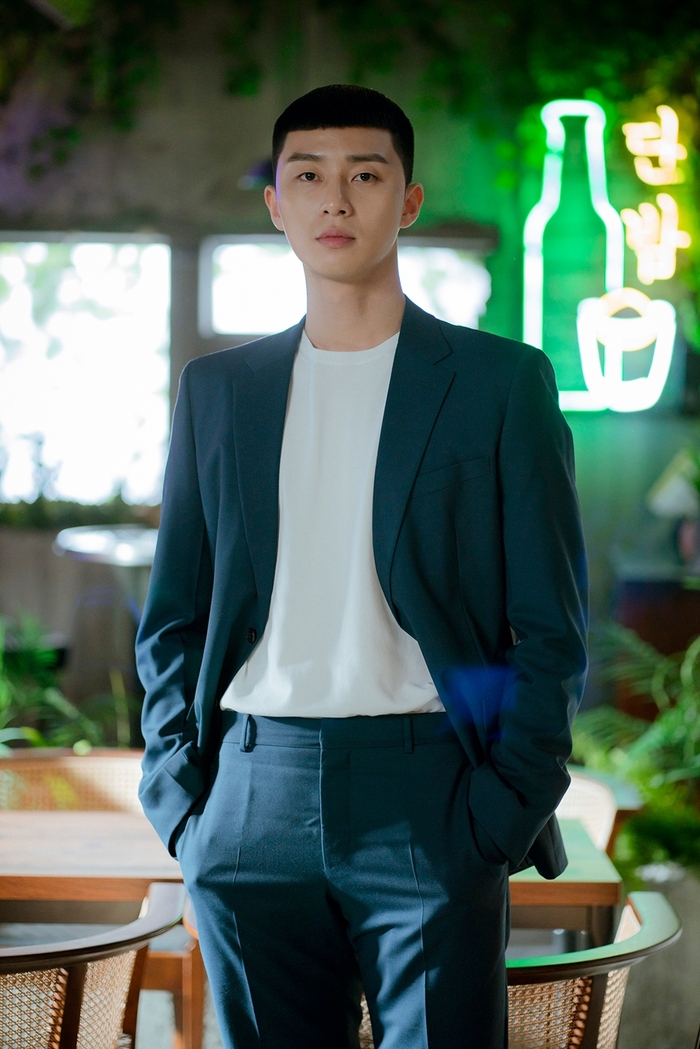 Park Seo-joon said on August 22, I am grateful that One Clath has looked back on myself and thought about my future life. I hope this drama will be a healing time for you.I hope you have a sweet night every day, and I sincerely appreciate you for watching me, and I will visit you with a better Acting in the future. In the last episode of One Clath, which aired on the 21st, a picture of Roy (Park Seo-joon), who succeeded in revenge for Jangga and dreams of a happy future with Joy (Kim Dae-mi) was drawn.Park Seo-joon took on the role of Park Roy in One Clath, and presented a short hairstyle and a distinctive street look, drawing attention with a high matching rate with the One character.Park Seo-joon will be in close contact with singer and actor IU in the new film Dream directed by Lee Byung-hun, the movie Extreme Job.Park Seo-joon, Itae One Clath End testimony Thank you for letting me look back on myself
