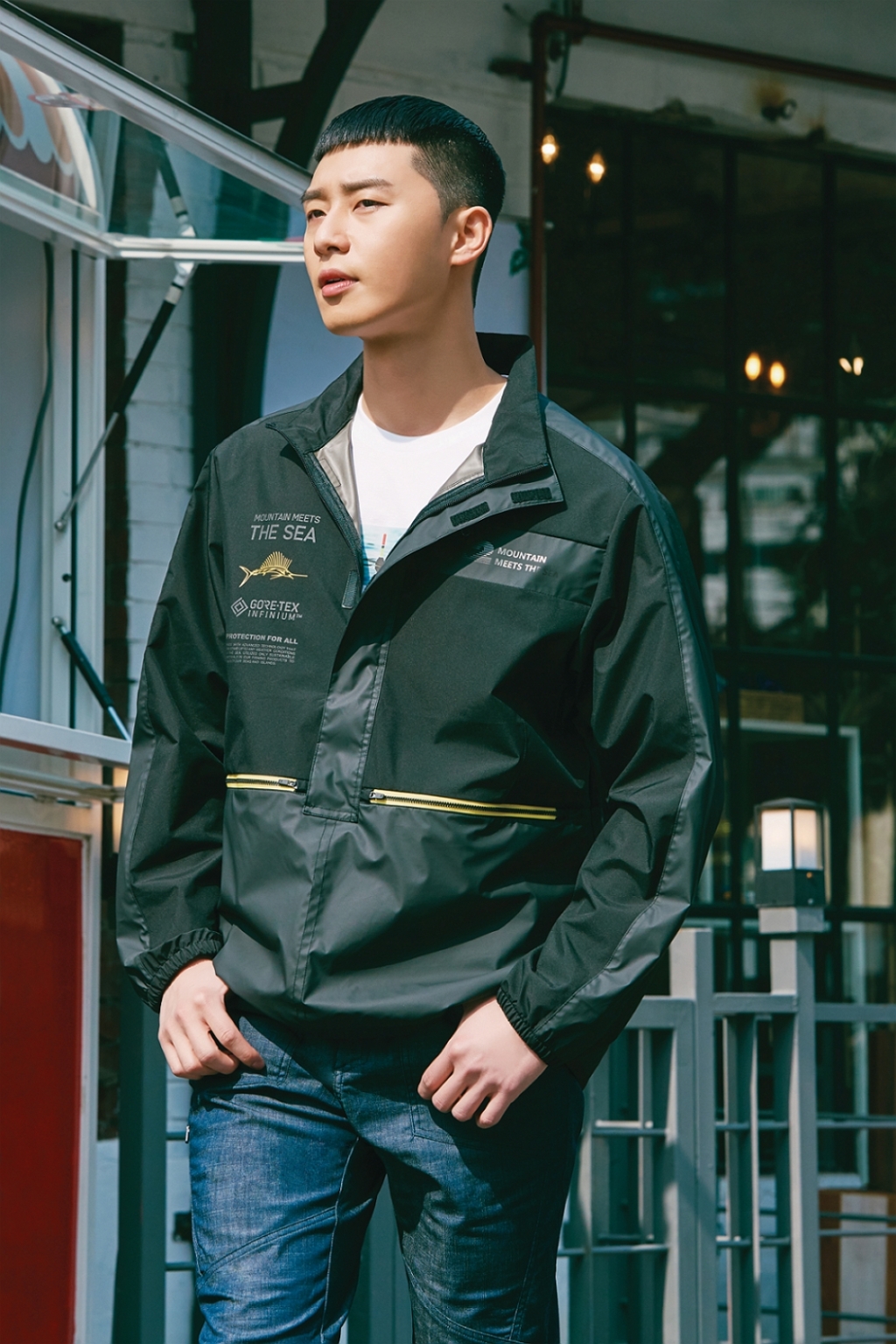 A fashion picture of Actor Park Seo-joon has been released.On the 19th, Outdoor Research brand K2 showed the Outdoor Research picture in spring and summer season with the exclusive model Park Seo-joon.K2 will showcase its sensual Outdoor Research look, which is free of styling in urban and everyday life as well as Outdoor Research for the 2020 S/S season.In this picture, Park Seo-joon proposed styling that can be fashionably produced in everyday life such as jogger pants on white windshield, slim fit outdoor research pants like slacks, functional windshield denim pants.K2s 2020 S/S collection consisted of two lines.Tech Plus Line, which consists of alpine products for hiking experts and products for light hiking, and Life Plus Line, which can be worn casually in everyday life and travel destinations.Meanwhile, K2 will expand its eco-friendly products, which were existing at 3%.Starting this year, we will visit consumers with BLUE TREE, an eco-friendly product group using recycle materials extracted from waste pet bottles and waste nets, dry die technology that does not use water and chemicals at all, and biodegradation One.