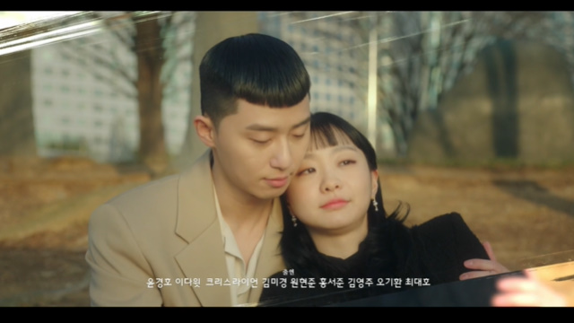 Park Seo-joon has succeeded in both revenge and love.In the 16th episode of JTBCs gilt drama Itaewon Klath (playplayed by Cho Kwang-jin/directed by Kim Sung-yoon), which aired on March 21, Park Seo-joon broke down Jang Dae-hee (played by Yoo Jae-myung) and took over Jangga.Roy, kneeling at Jang, looked at him patheticly, looking at him, who said, A man who has put my life in hell and a great man.I had to admit that he had to kneel against the hostages, and the time he was following such an ugly old man is a shame, he said.Park went to rescue Joe-yool Lee (Kim Da-mi) with Choi Seung-kwon (Ryu Kyung-soo).Park said he would save Joe-yool Lee at any moment and instructed Choi to put Joe-yool Lee before himself when a dangerous moment came.Park and Choi found the fleeing Joe-yool Lee, but the Fountainhead (Security), and Kim Hee-hoon (Won Hyun-joon) were following.Choi hit the Fountainhead car and took the break to save Joe-yool Lee.While Choi Seung-kwon was making time to deal with Kim Hee-hoon, Roy ran away with Joe-yool Lee.As he fled, he saw Joe-yool Lee worried about him and remembered when he was running together at Itaewon.I always try and hurt myself. My head, my heart is full of you. Was it like this? I love you, Sea-young Lee.I love you a lot, Confessions said.In the meantime, Jean appeared in front of them.Roy persuaded Joe-yool Lee to go first and then started a fight with Jean.Roy fought for his life, angry at the inhumane appearance of the Fountainhead, who saw himself and others around him and called him a dog and a pig.Roy struggled with the injury, but after spraying sand in the eyes of Jean The Fountainhead, he punched him through the gap and knocked him down.SuA (Kwon Na-ra)s accusation of corruption led to the prosecutions seizure of Jangga for embezzlement and bribery consultations.The board of directors agreed to sell the company as the murder teacher and kidnapping of The Fountainhead broke out, and Jang Geun-soo announced that the IC had announced the acquisition on good terms.Jang pointed out to Jang Dae-hee, who denies the situation, that the lion language my father likes most.Jang Dae-hee asked Kim Soon-rye (played by Kim Mi-kyung) to protect Jangga, but was rejected.Kim mentioned Roy, saying that he was not the one to hang on now, and Jang went to the store of Roy and said, I did a bad thing to Park and you.I was wrong. He knelt down and wept.Do I look like a hoogu? Park said, What is the value of an apology that is lost to the acquisition of a company?With the approval of all the board members, Park succeeded in acquiring Changga.Jang Geun-soo apologized by saying, I congratulated Park, saying, He is the one who published the article by Ma Hyun-yi (Lee Joo-young), and I used Choi Seung-kwon.SuA, who had been branded a whistleblower and left the company, called Roy and asked him to live happy.SuA opened a store and started a new life. Joe-yool Lee, who had been spying on the word the store that is attracting attention, was surprised to find that SuA was the president.Im relieved if you are, SuA cheered Joe-yool Lee, who was dating Roy.Since then, Park Bo-gum has come to SuAs store as a chef interviewer.Park Bo-gum, who captivated his attention with his warm appearance, has excellent cooking skills, and SuA has hired Park Bo-gum right away.Joe-yool Lee was dating Park after work.Joe-yol Lee, who took his hand on behalf of the awkwardness of the awkwardness, commented on the story of the past Roy, saying, I wanted to take care of the past pains of the boss.I wanted to make it easy. I wanted to make you feel lonely. I wanted to make you feel sick. I love you.Ill let you do it.Lee Ha-na